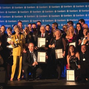 Die groot groep wenners van verskillende kategorieë tydens die Top Destination Awards-toekennings